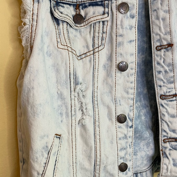 PISTOLA Light Acid Washed and Worn Denim Vest Size Medium - Picture 3 of 5